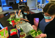 students Ari and Abby Gelman cook
