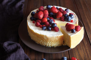 Creamy mascarpone cheese cake with strawberry and winter berries
