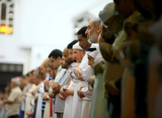 Opinion: The Potential of a New Middle East A group of men praying.