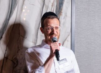 Rabbi Zev Pomeranz, Etz Chaim Director Helps Jews Find Their Way
